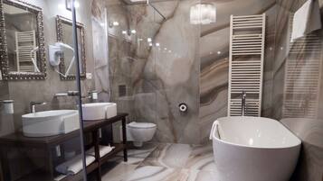 Executive Suite, 1 King Bed, Non Smoking (Living Room) | Bathroom