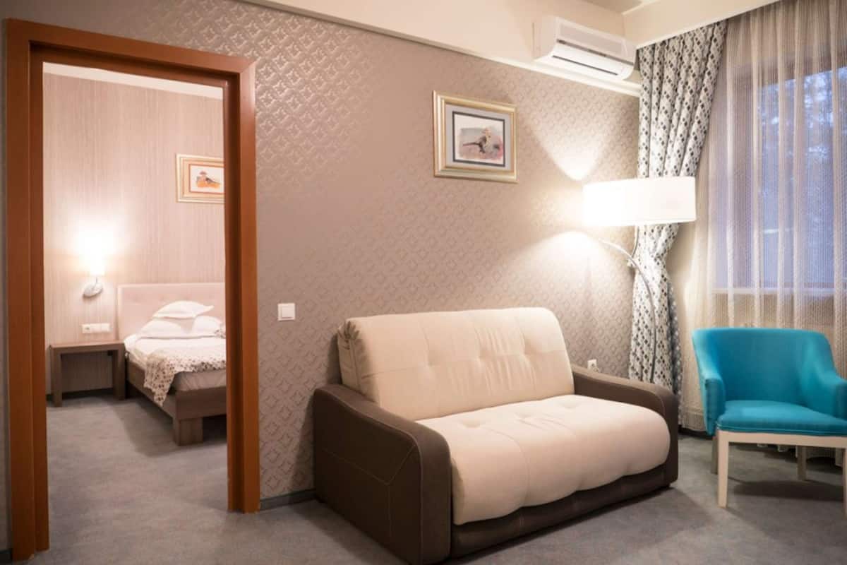 in-room safe, desk, iron/ironing board, free wifi