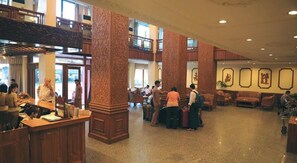 Coin salon dans le hall