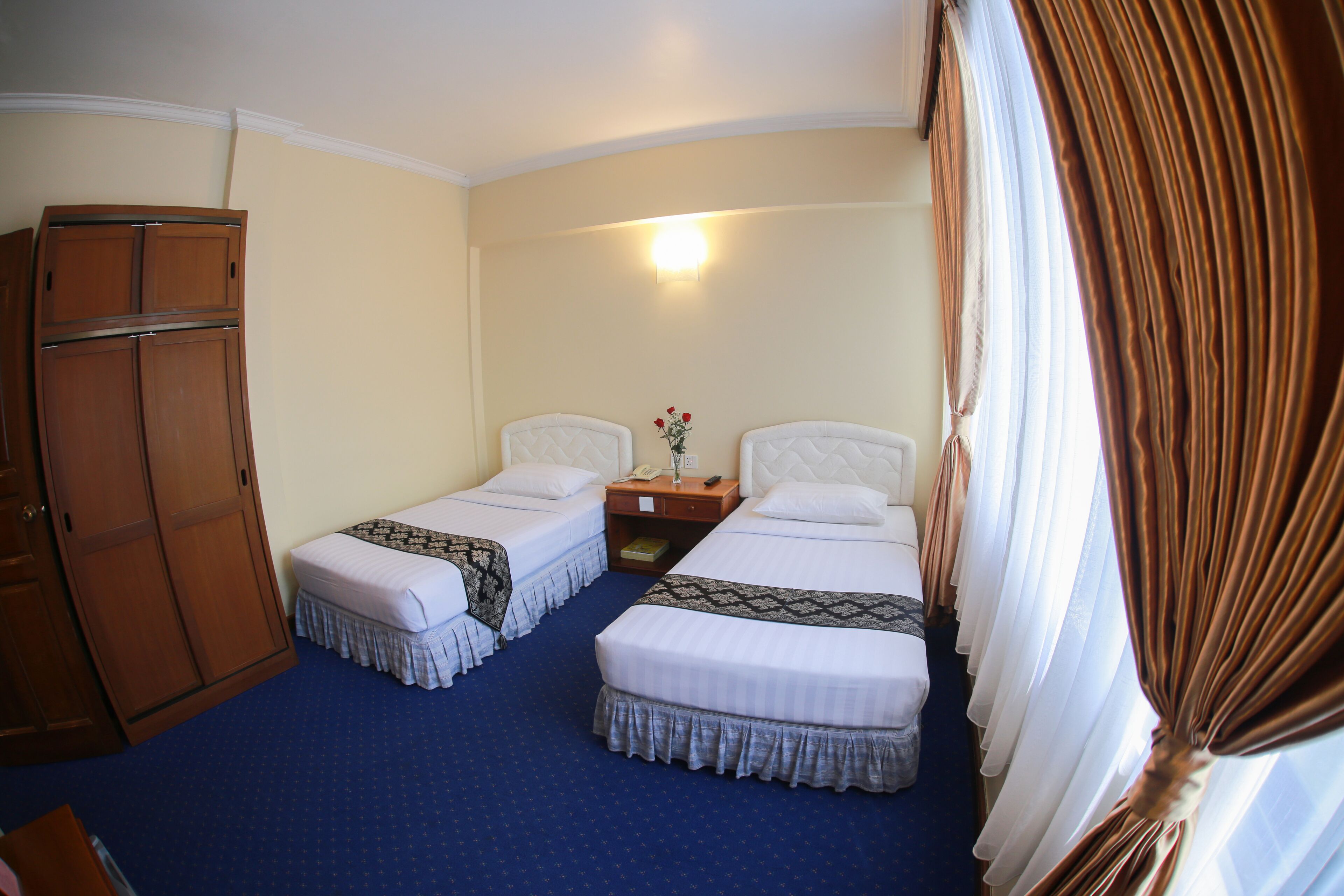 suite | minibar, in-room safe, desk, blackout curtains