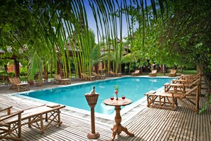 Outdoor pool - Thazin Garden Hotel (Nyaung-U)