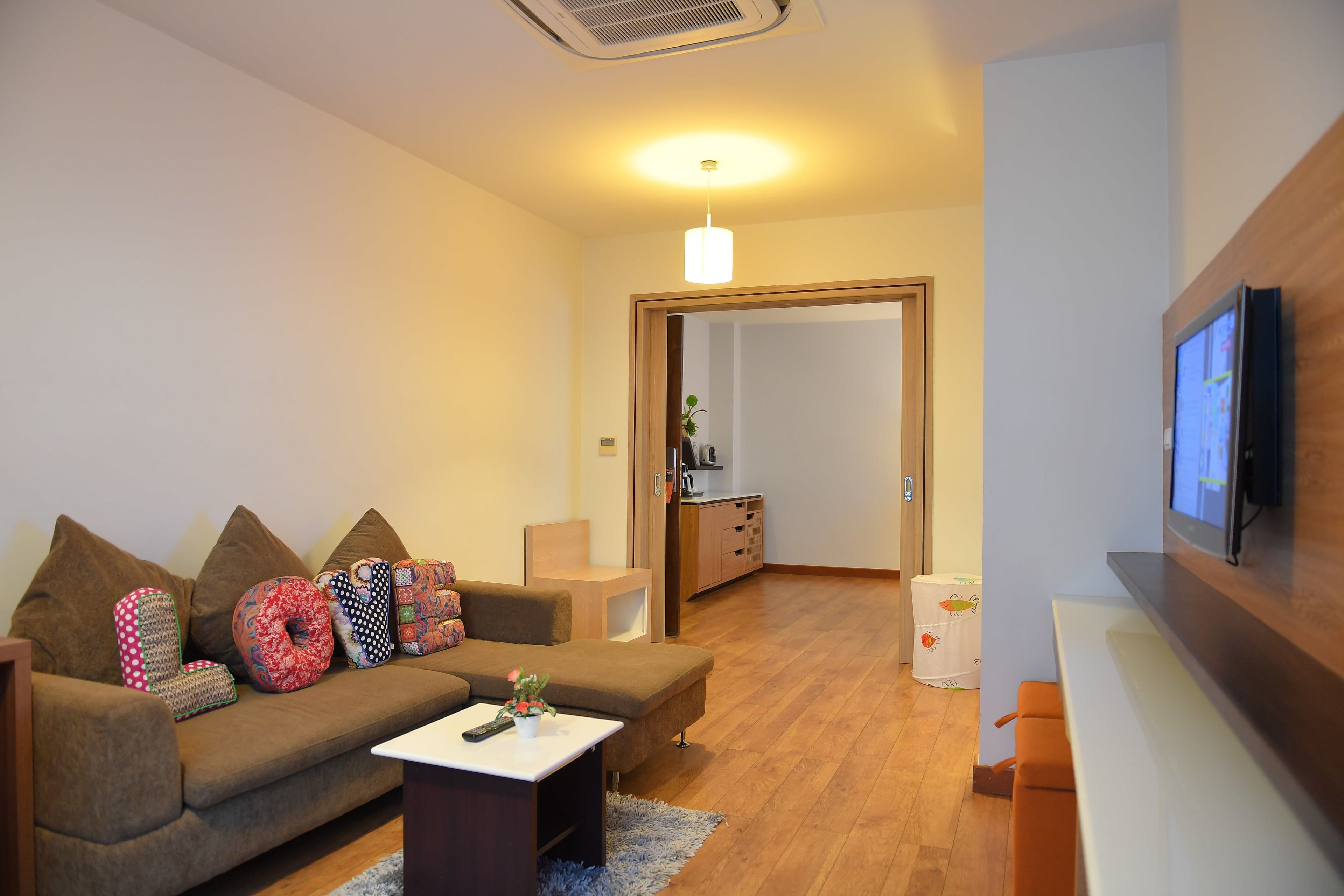 grand design suite | in-room safe, desk, free wifi