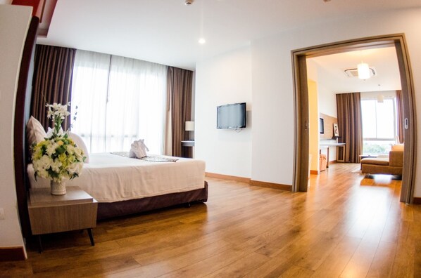 Grand Design Suite | In-room safe, desk, free WiFi