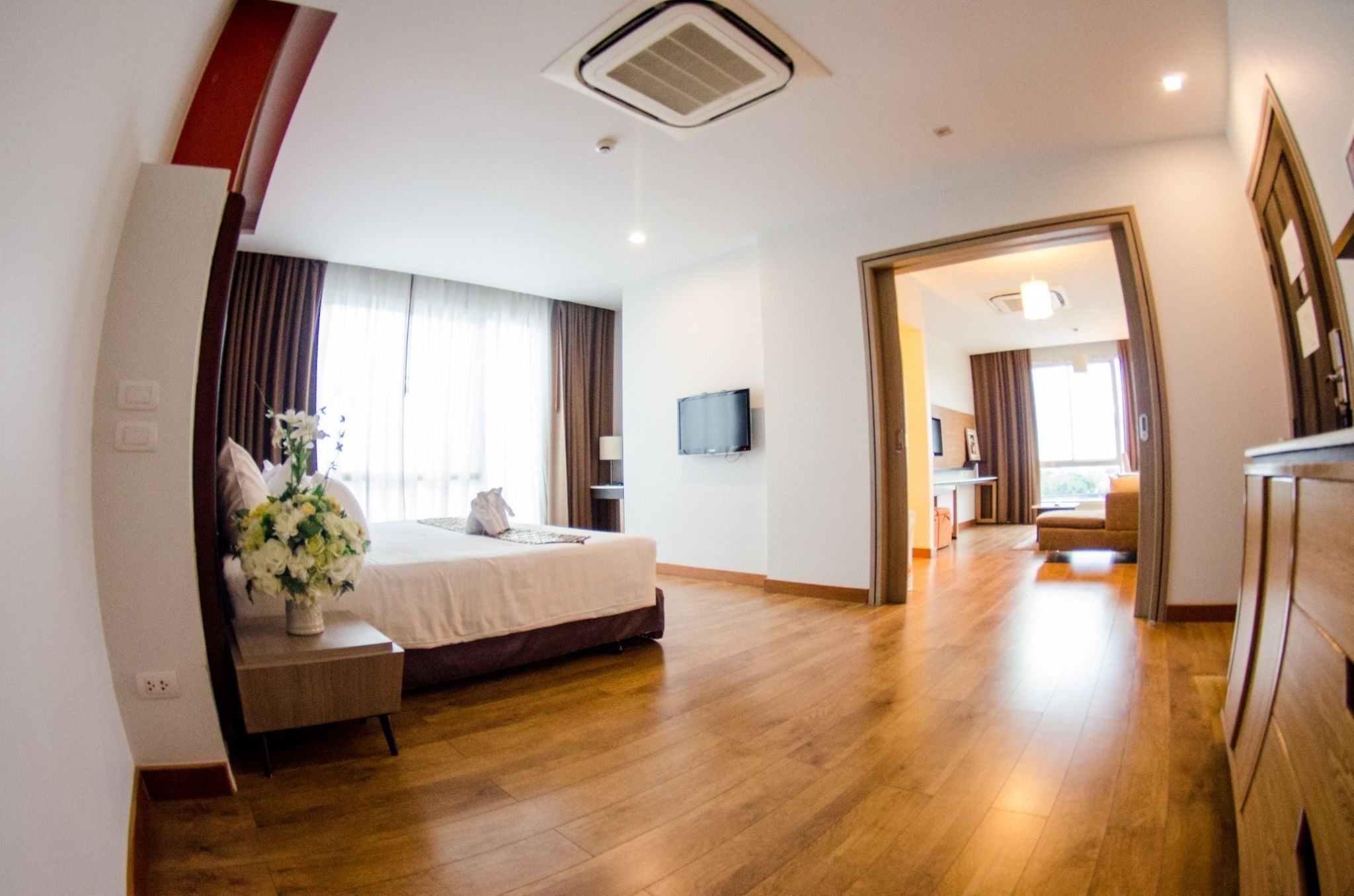 Grand Design Suite | In-room safe, desk, free WiFi