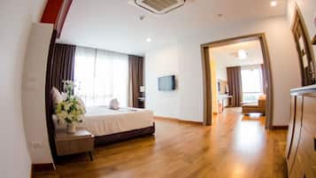 Grand Design Suite | In-room safe, desk, free WiFi