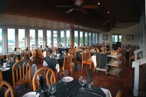 Breakfast, lunch, dinner and brunch served  - Tamarind Reef Resort Spa & Marina (Christiansted)
