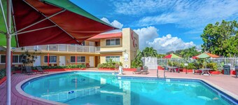 Beach and Town Motel