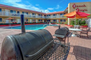 BBQ/picnic Area - Beach and Town Motel (Hollywood)