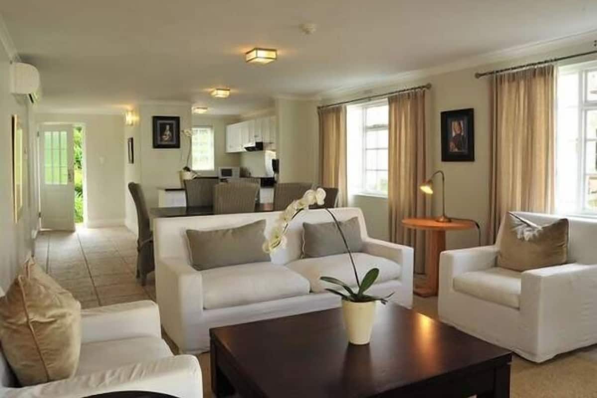 Villa, 2 chambres | Salle de séjour