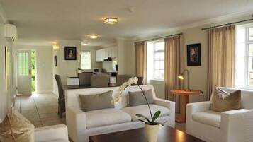 Villa, 2 Bedrooms | Living room | Flat-screen TV