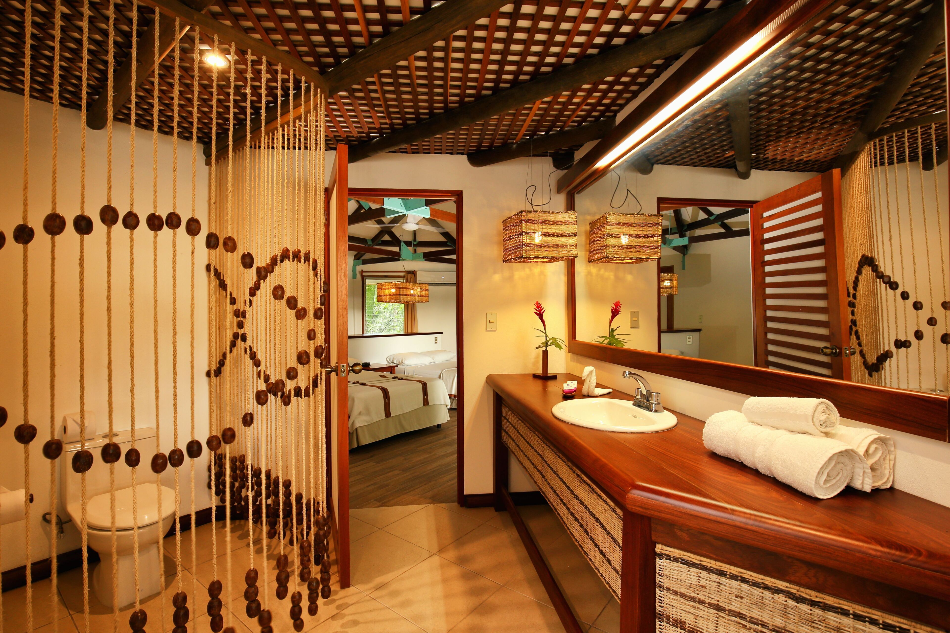 superior (doble) | bathroom | shower, free toiletries, towels