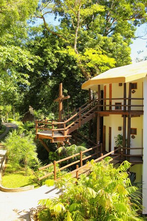 In-room safe, individually decorated, desk, soundproofing - Hotel Villa Maya (Flores)