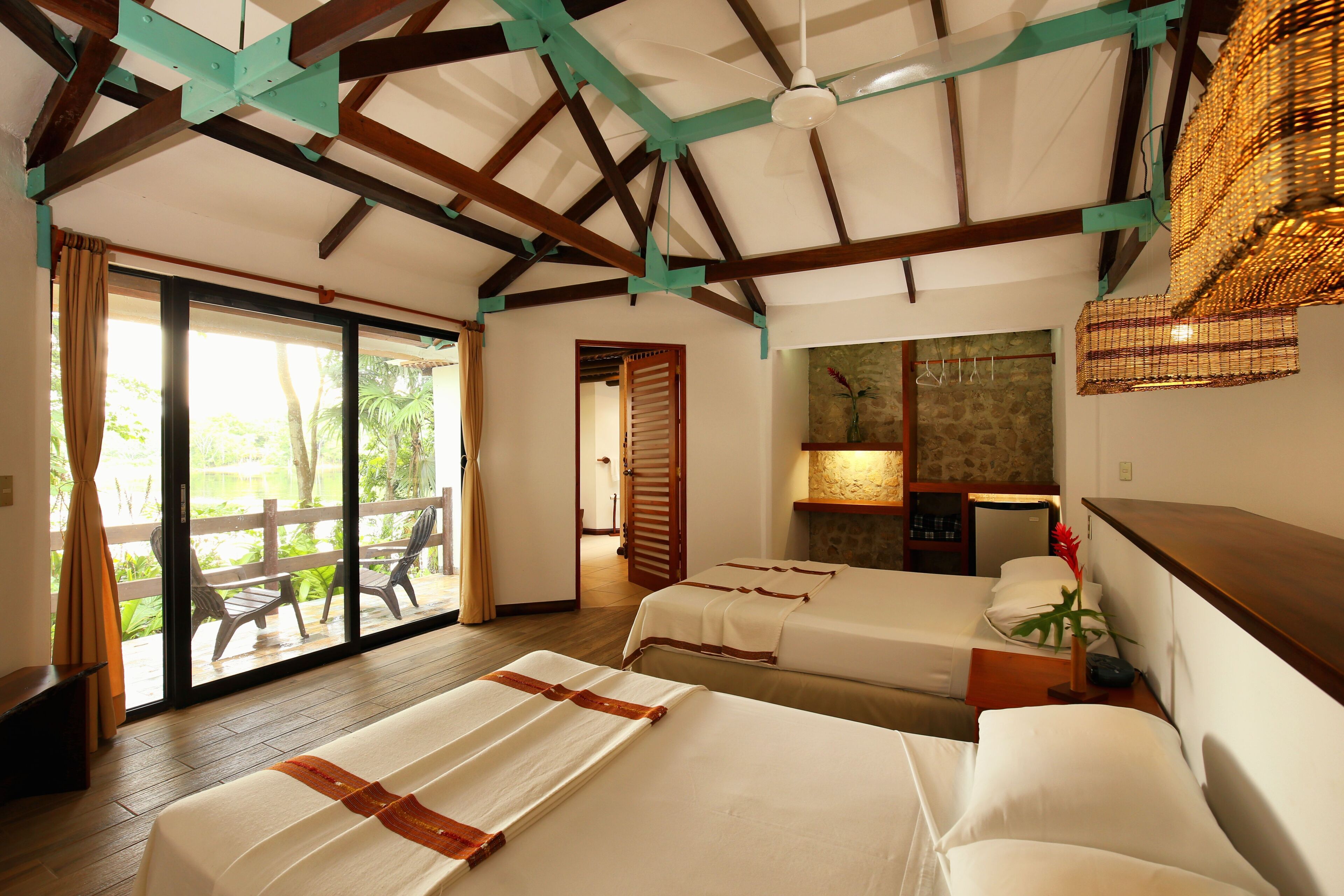 superior (doble) | in-room safe, individually decorated, desk, soundproofing