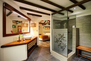 Superior (doble) | Bathroom | Shower, free toiletries, towels - Hotel Villa Maya (Flores)