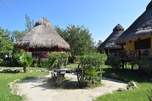Petit déjeuner, déjeuner et dîner servis sur place, vue sur la plage