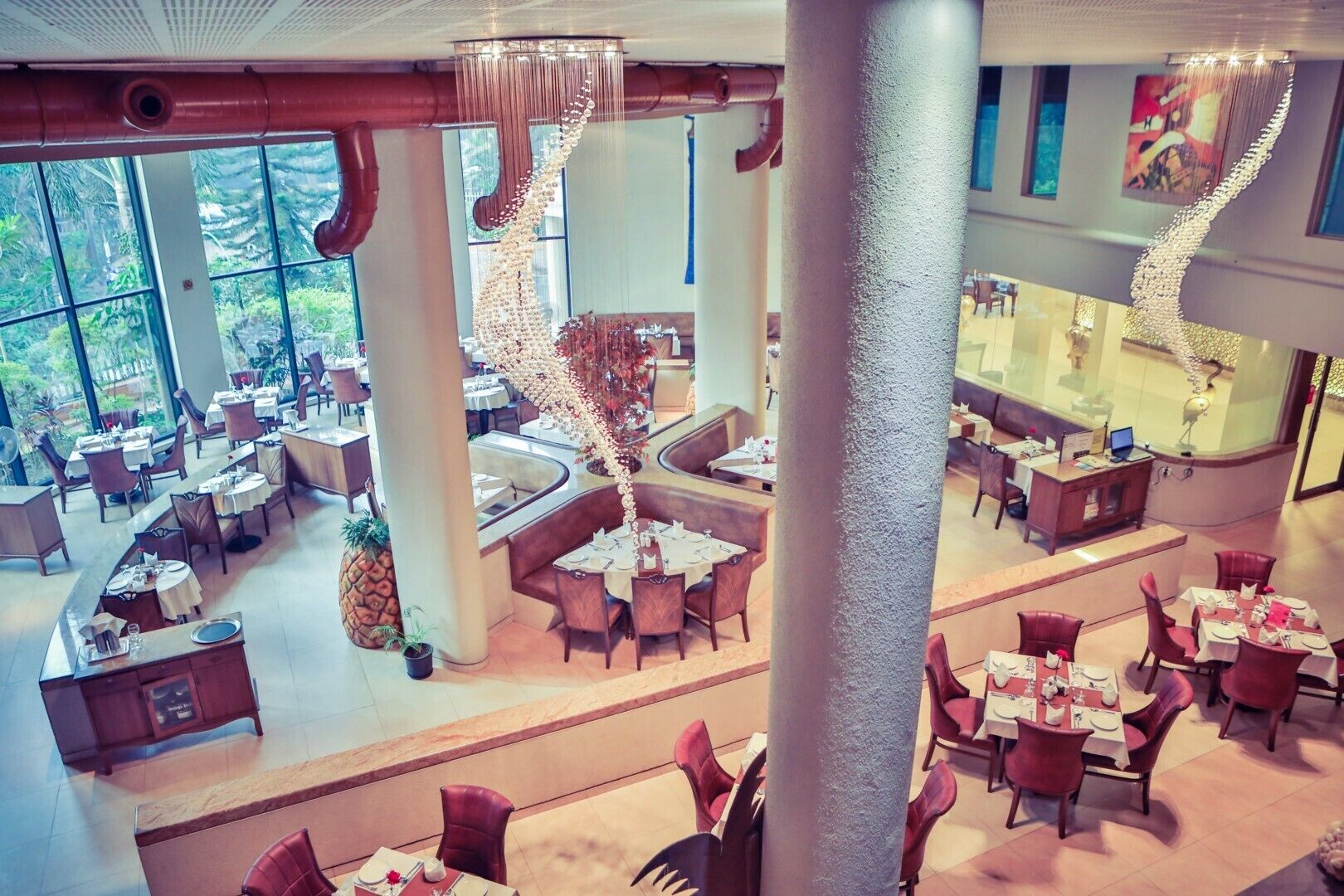 Breakfast, lunch, dinner served; pool views 