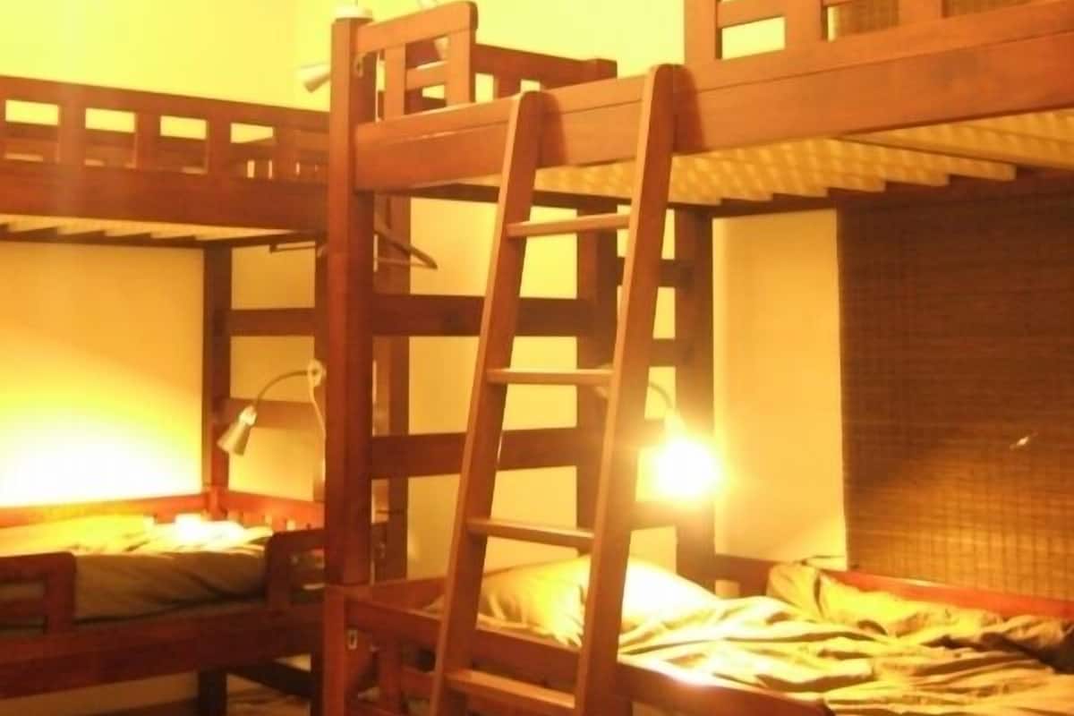 Shared Dormitory, Women Only