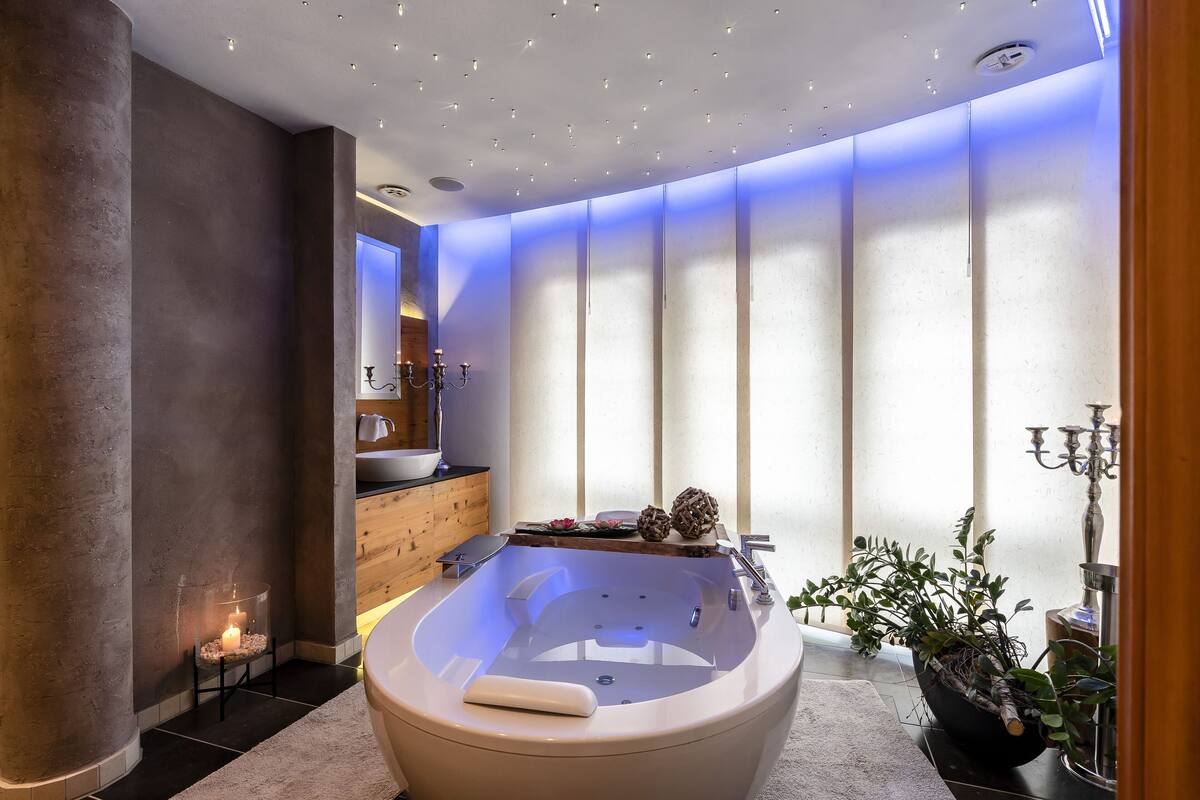 couples treatment room(s), sauna, hot tub, turkish bath/hammam