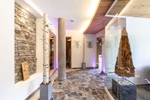 雙人療程室、三溫暖烤箱、浴缸、土耳其浴、美體療程、芳療