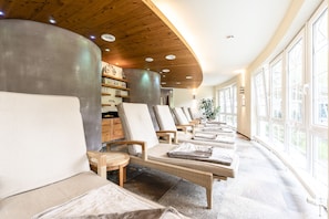 Couples treatment room(s), sauna, hot tub, Turkish bath/hammam
