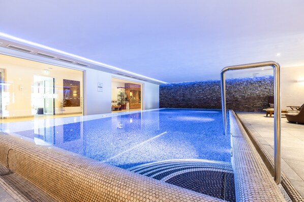 Couples treatment room(s), sauna, hot tub, Turkish bath/hammam