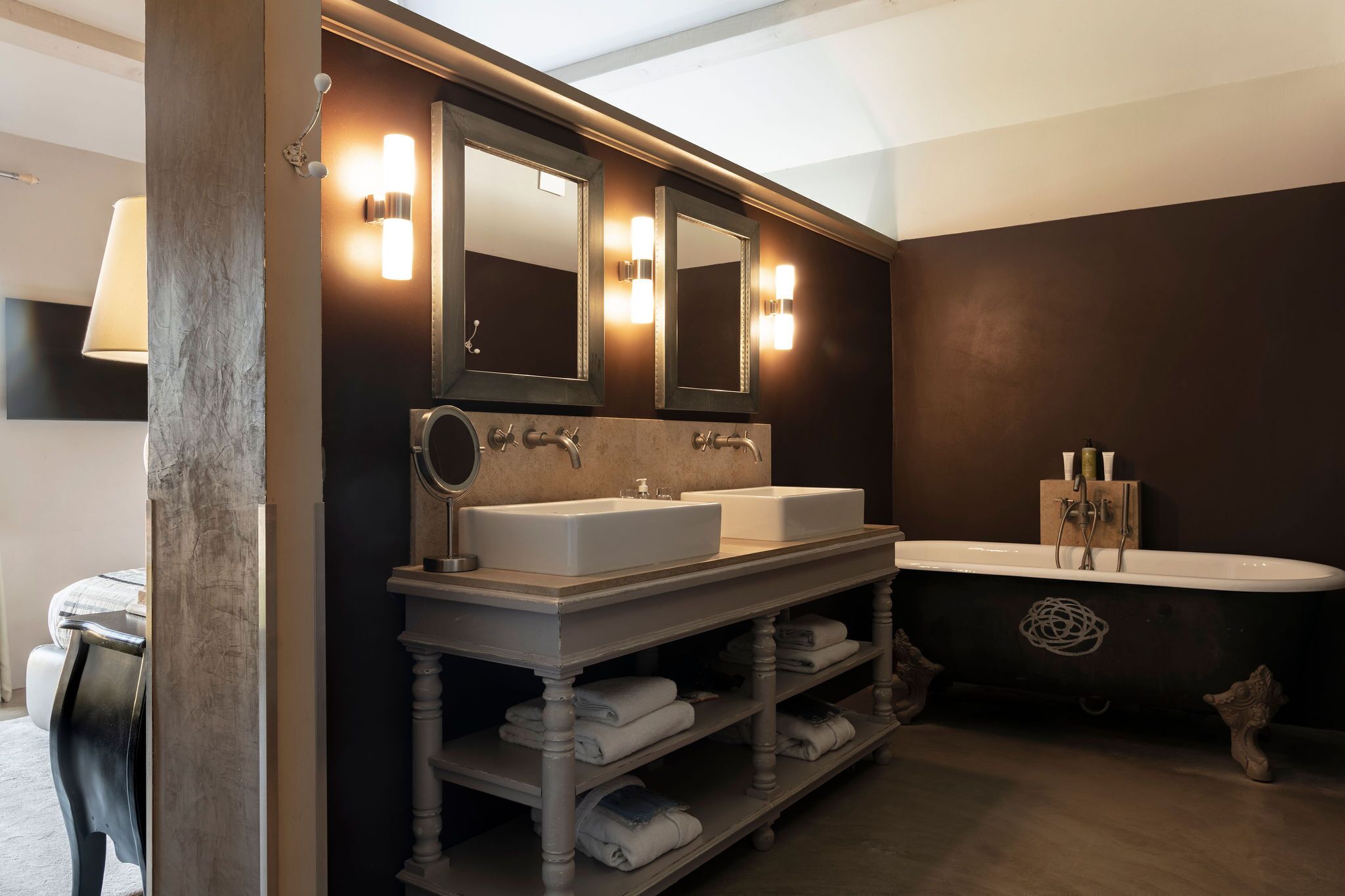 family room ( 2 connecting rooms ) | in-room safe, desk, cots/infant beds, rollaway beds