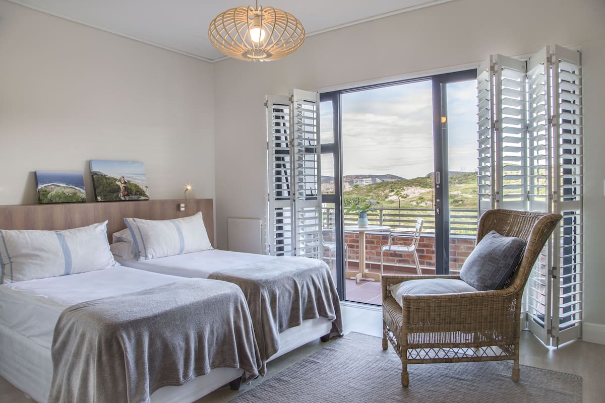 Luxe kamer, balkon | 1 slaapkamer, luxe beddengoed, een kluis op de kamer