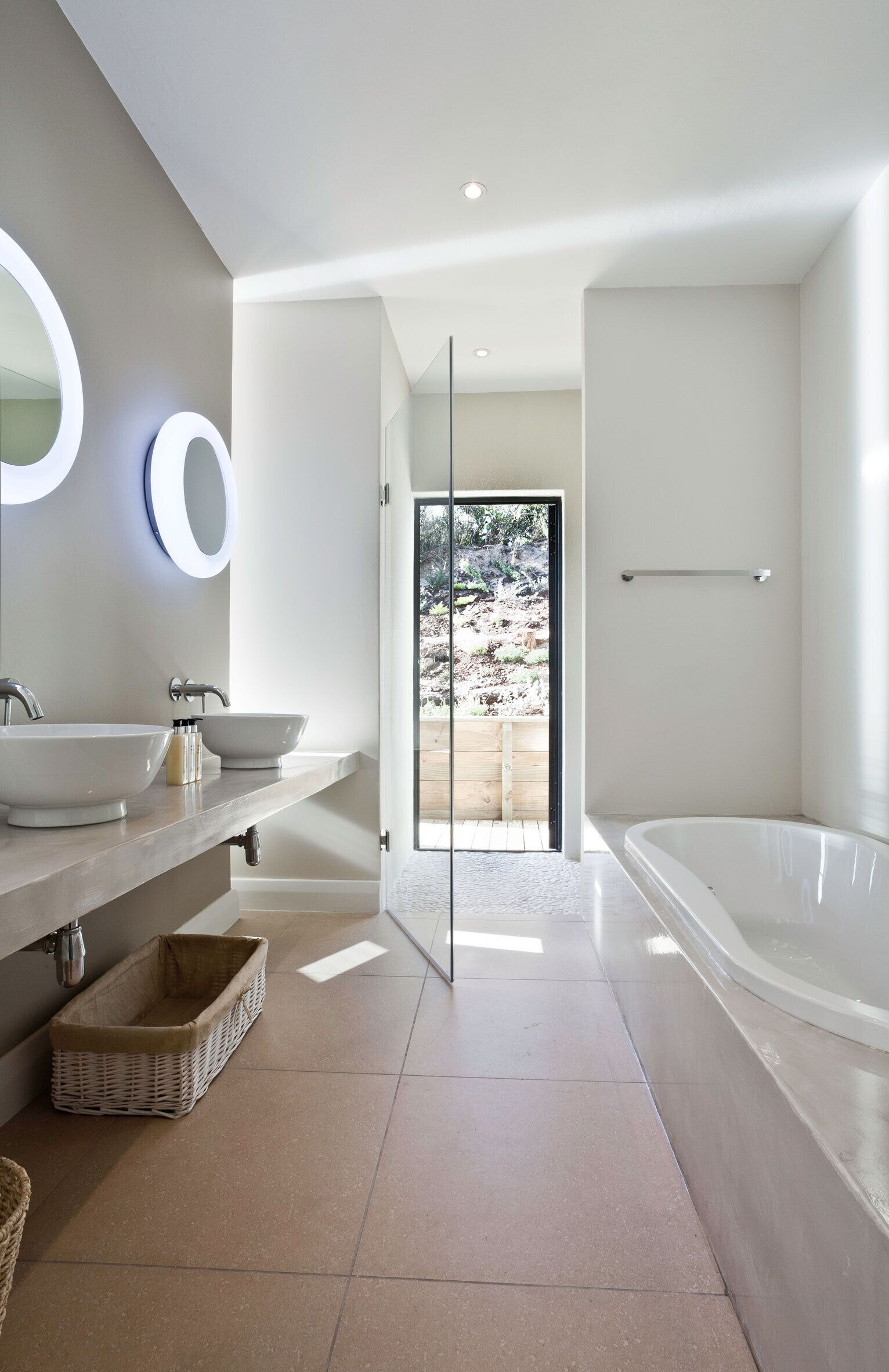 Separate bathtub and shower, deep-soaking bathtub, rainfall showerhead