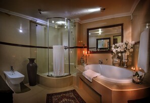 Free toiletries, hair dryer, bathrobes, slippers - The Oasis Boutique Hotel & Residency (Sandton)
