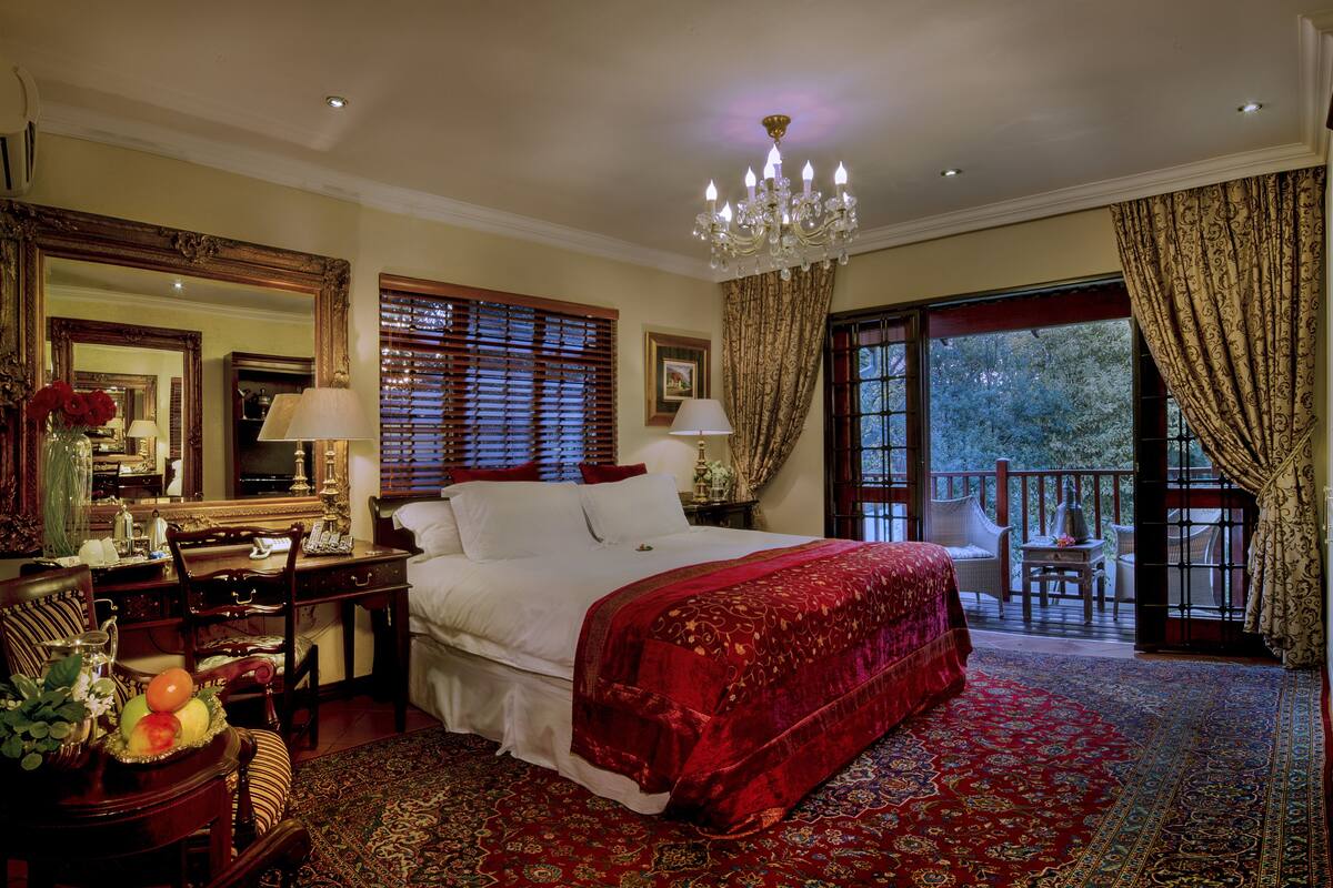 Egyptian cotton sheets, premium bedding, pillow-top beds, minibar