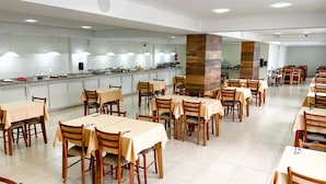 Free daily buffet breakfast - Varadero Palace Hotel I (Florianópolis)