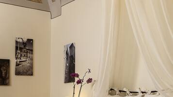 Luxury-Doppelzimmer | Minibar, Schreibtisch, laptopgeeigneter Arbeitsplatz, Babybetten