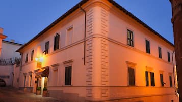 Façade de lâhĂ©bergement - soirĂ©e/nuit