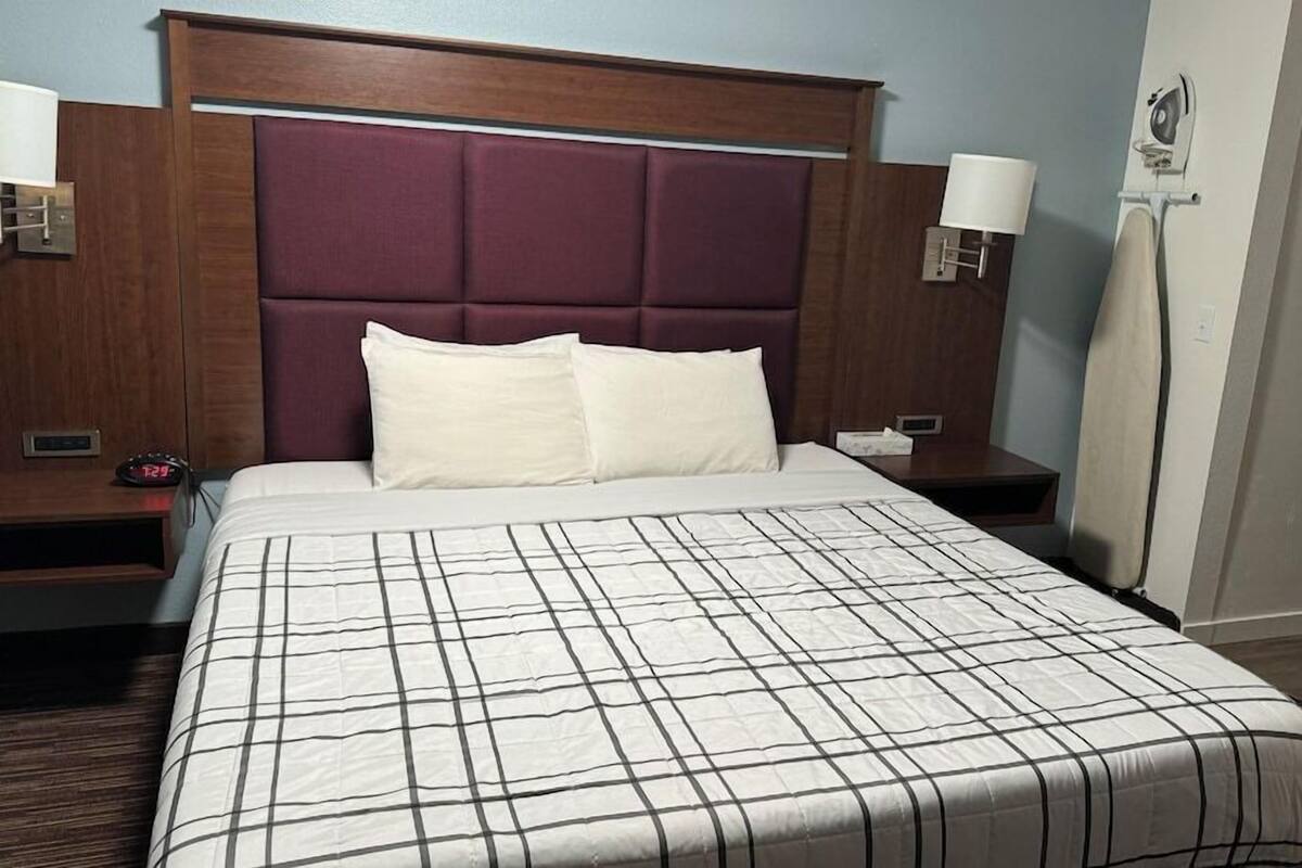 Desk, soundproofing, iron/ironing board, free WiFi