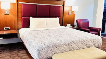 Suíte, 1 cama King | Escrivaninha, quartos à prova de som, ferros/tábuas de passar roupa