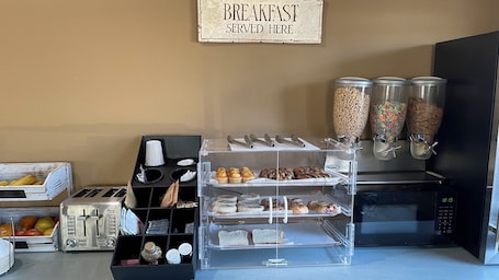 Free continental breakfast . Morgan Inn And Suites