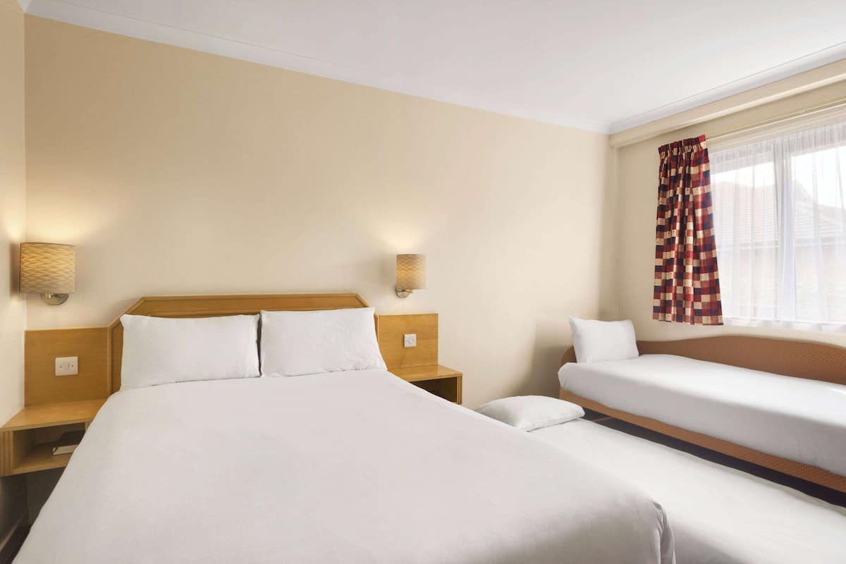Room, Multiple Beds, Non Smoking | Desk, laptop workspace, free cribs/infant beds, free WiFi