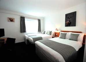 Room, Multiple Beds, Non Smoking | Extra beds - Days Inn by Wyndham Hamilton (Hamilton)