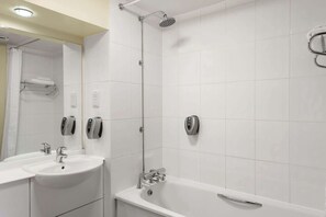 Room, Multiple Beds, Non Smoking | Bathroom | Combined shower/tub, eco-friendly toiletries, hair dryer, towels - Days Inn by Wyndham Hamilton (Hamilton)