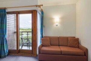 办公桌、笔记本电脑工作区、免费婴儿床、免费 WiFi