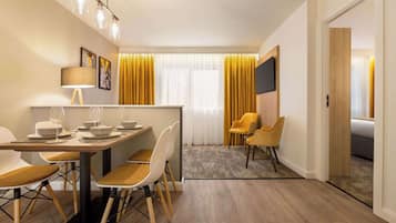 Apartment, 2 Bedrooms (1 King, 2 Twin, and 1 Sofabed) | Desk, laptop workspace, free cots/infant beds, free WiFi