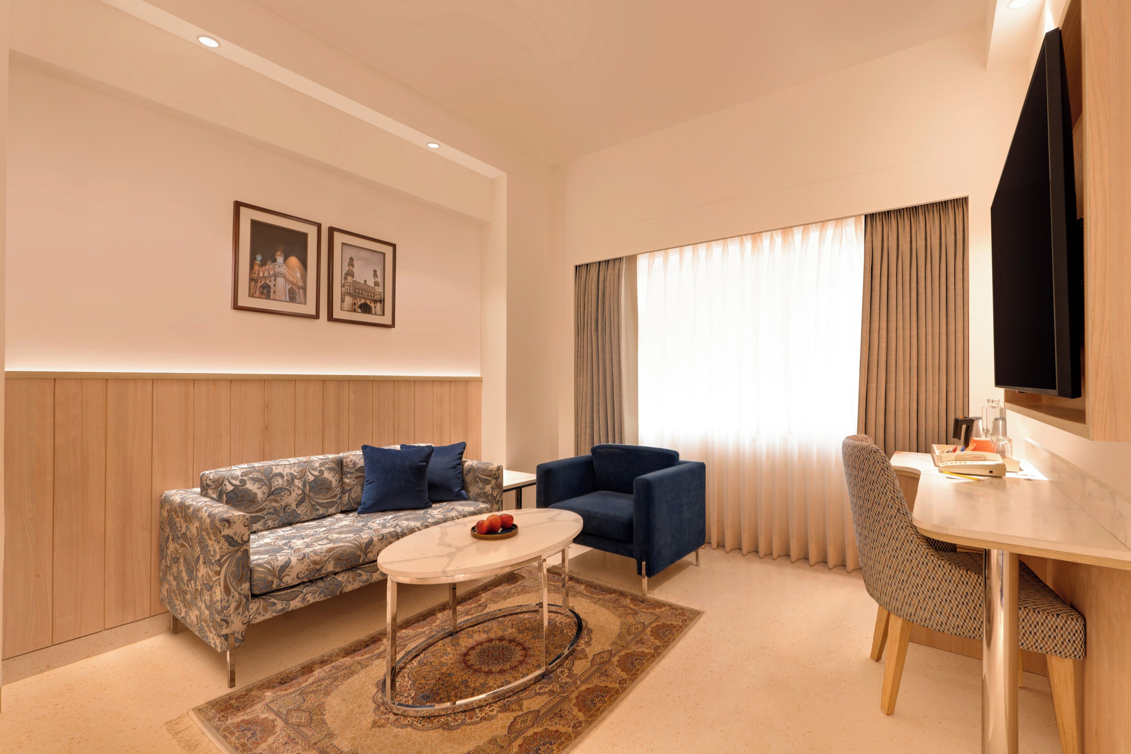 Executive Suite | Living area | 32-inch flat-screen TV with satellite channels, TV