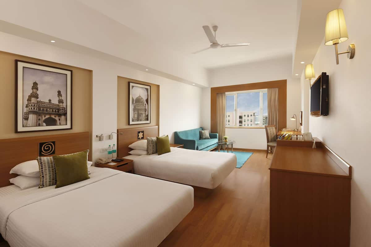 Business Room | 1 bedroom, minibar, in-room safe, desk