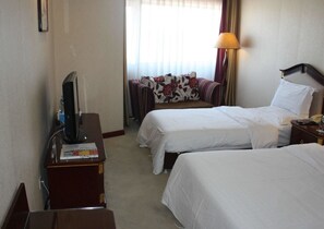 Minibar, in-room safe, alarm clocks - Laurel Hotel (Beijing)