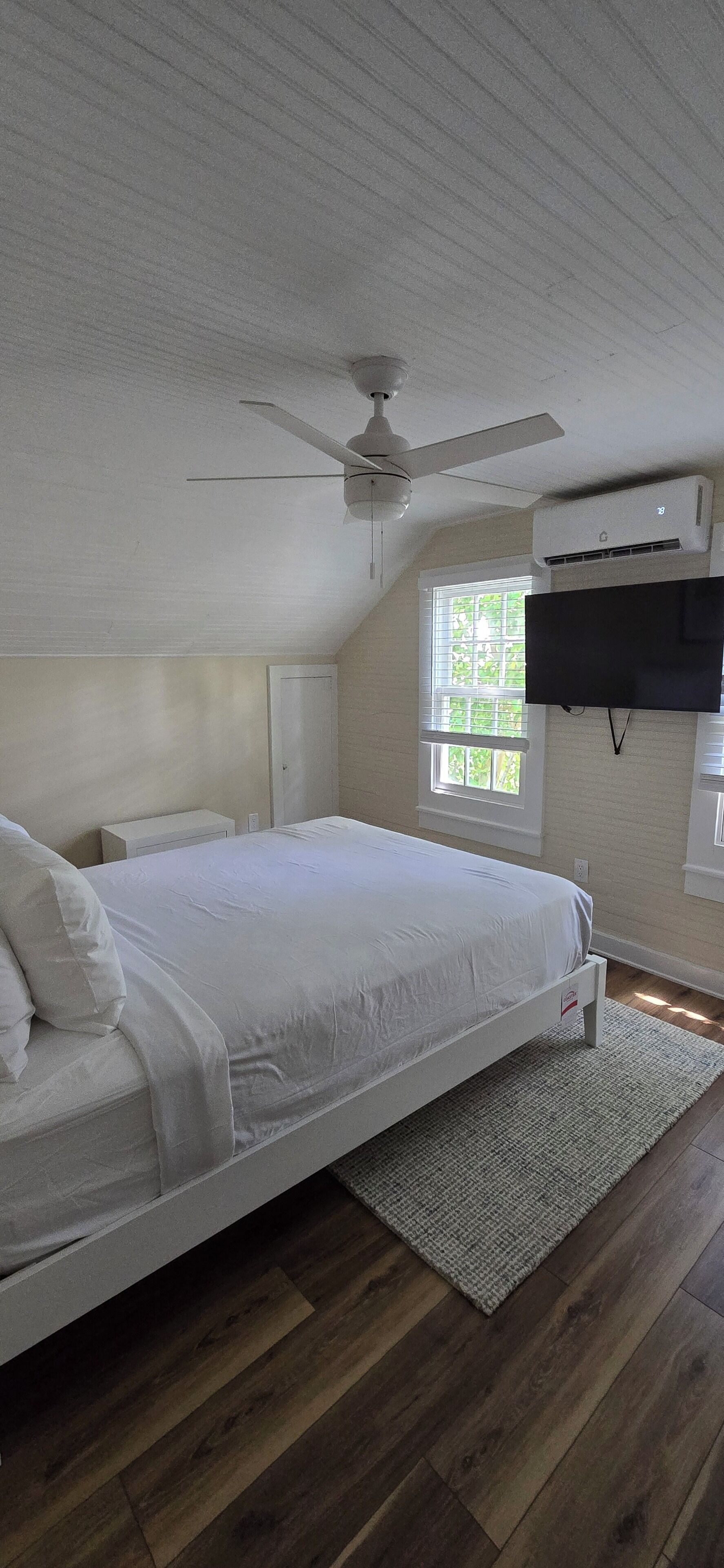 Luxury House | Premium bedding, pillowtop beds, in-room safe, desk