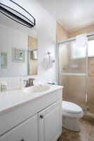 2 Bedroom Apartment - Second Floor Annex | 浴室 | 免费洗浴用品、吹风机、毛巾、肥皂