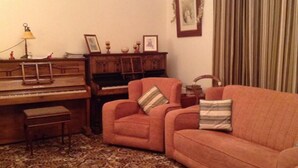 Lobby sitting area - Derryvree House & Cottage (Enniskillen)