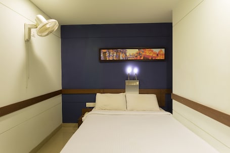 Zimmer | Minibar, Zimmersafe, Schreibtisch, Bügeleisen/Bügelbrett