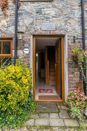 Cottage, Private Bathroom | Lobby