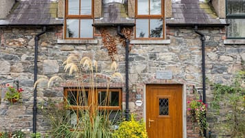 Cottage, Private Bathroom | Exterior